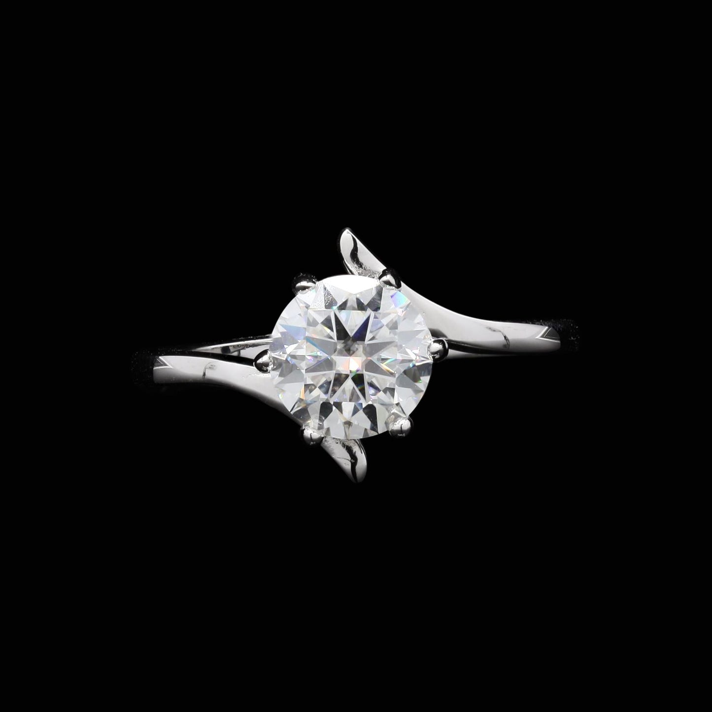 Round cut moissanite ring in silver