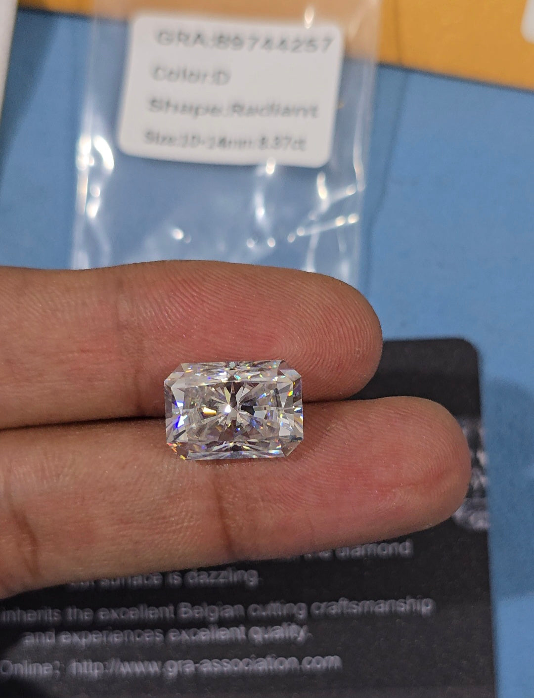 Radiant cut moissanite