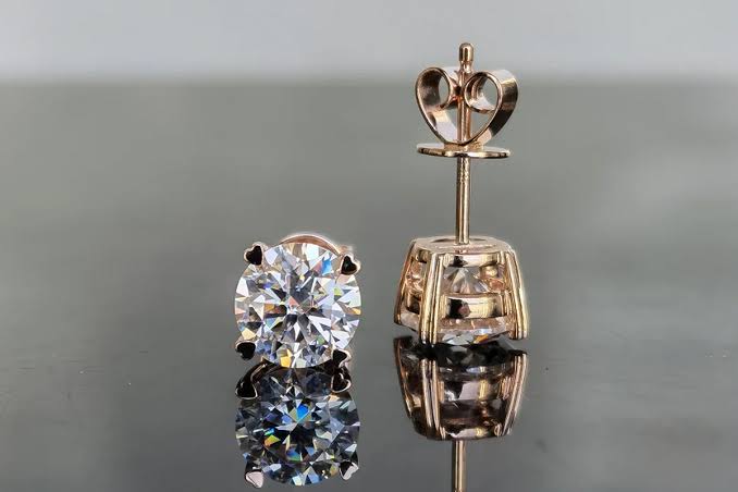 Moissanite round cut earrings in 18k gold